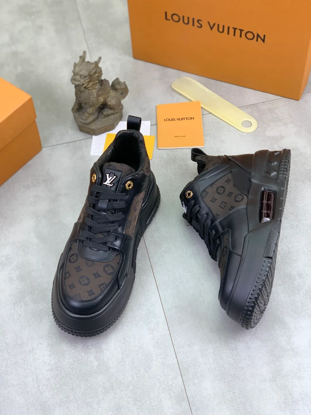 Men's men's shoes 💰P440 new style 💶【LOUIS VUITTON) new high top🍀LV Louis Vuitton *—— LV classic high top trendy shoes! Made of imported original soft calfskin, water-dyed pigskin lining. Original wear-resistant rubber outsole! High quality products! Code number: 38-44 Color: 3️⃣ colors available